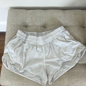 white lululemon hotty hot short 2.5
